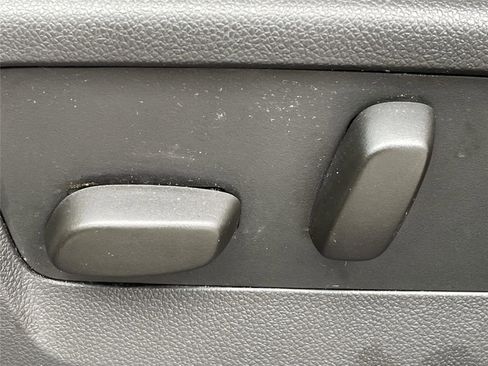 Used 2023 Buick Envision Essence FWD image 12