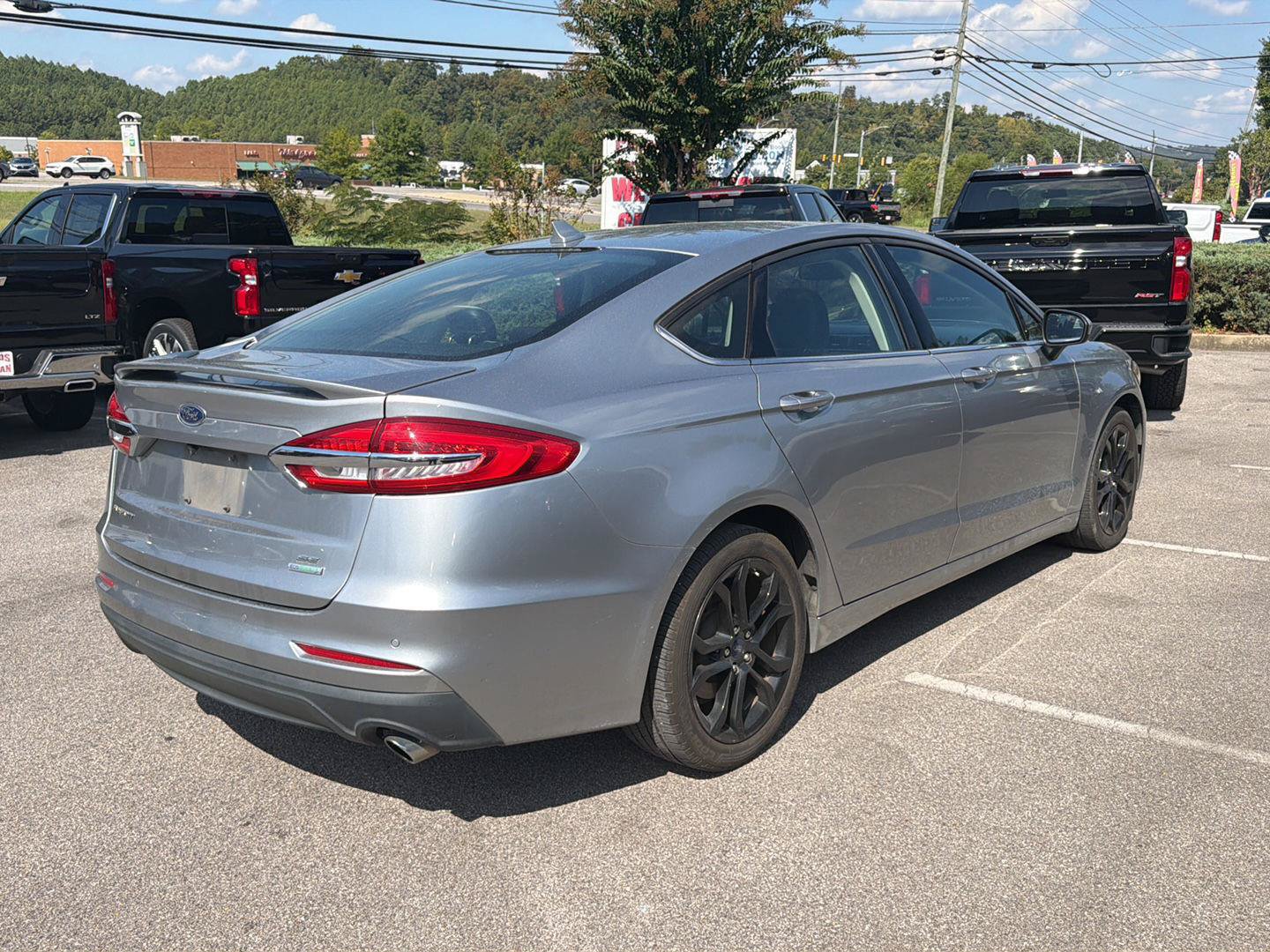 Used 2020 Ford Fusion SE w/ Equipment Group 151A FWD image 3