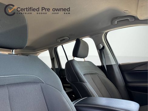 Used 2024 Jeep Grand Cherokee Laredo AWD/4WD image 18