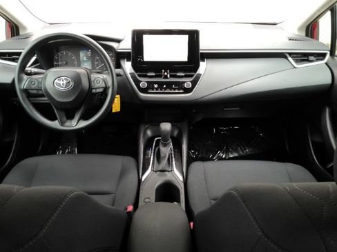 Used 2024 Toyota Corolla LE image 3