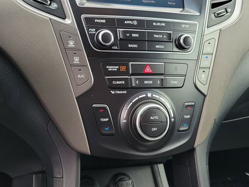 Used 2017 Hyundai Santa Fe SE w/ Cargo Package image 27