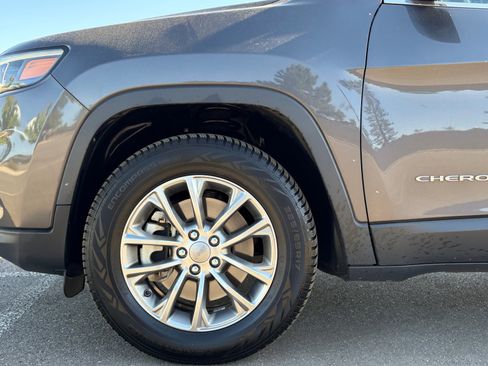 Used 2021 Jeep Cherokee Latitude Lux w/ Comfort/Convenience Group AWD/4WD image 10