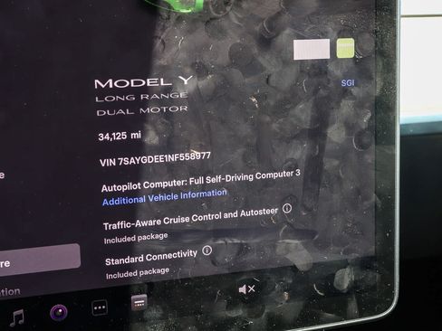 Used 2022 Tesla Model Y Long Range AWD/4WD image 24