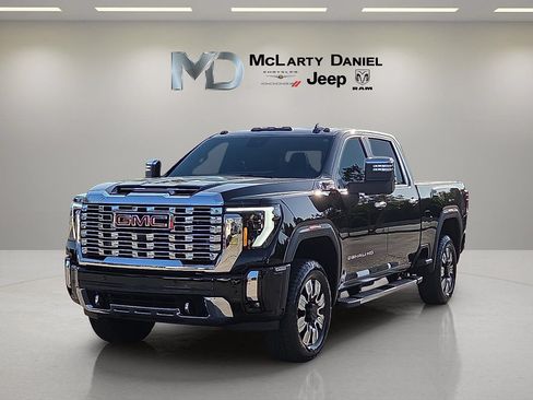 Used 2025 GMC Sierra 2500 Denali w/ Technology Package AWD/4WD image 2