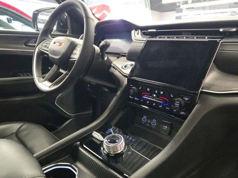 Used 2025 Jeep Grand Cherokee Limited w/ Luxury Tech Group II image 7