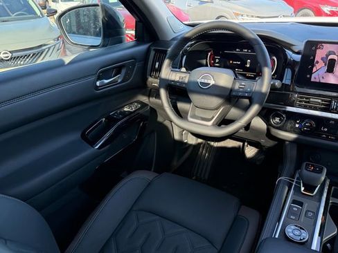 New 2026 Nissan Pathfinder Platinum AWD/4WD image 10