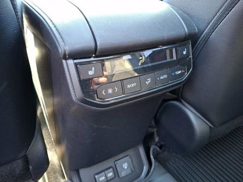 Used 2023 Toyota Highlander Platinum AWD/4WD image 11