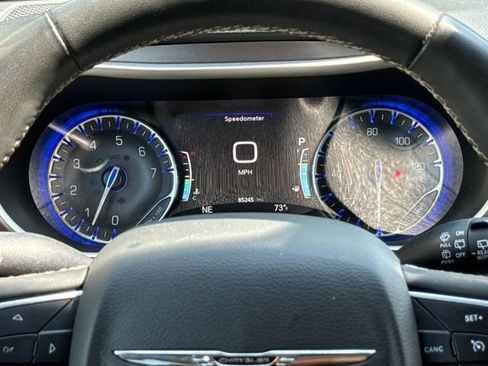 Used 2022 Chrysler Pacifica Touring-L FWD image 13