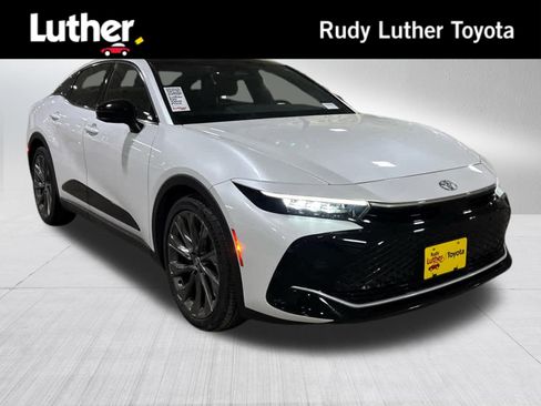 Certified 2026 Toyota Crown Limited w/ Advanced Technology Package image 1