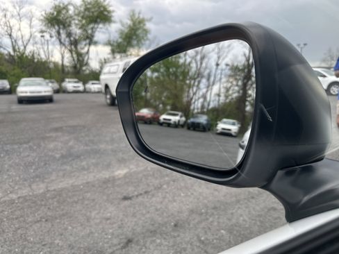 Used 2025 Nissan Kicks S AWD/4WD image 28