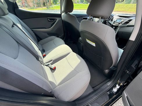 Used 2015 Hyundai Elantra SE w/ Option Group 02 FWD image 19