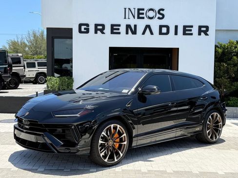 Used 2024 Lamborghini Urus S AWD/4WD image 2