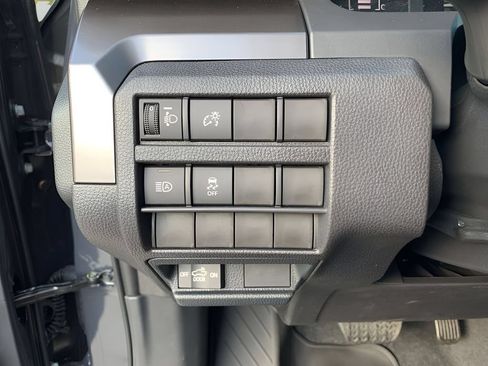 Used 2025 Toyota Tacoma SR5 AWD/4WD image 27