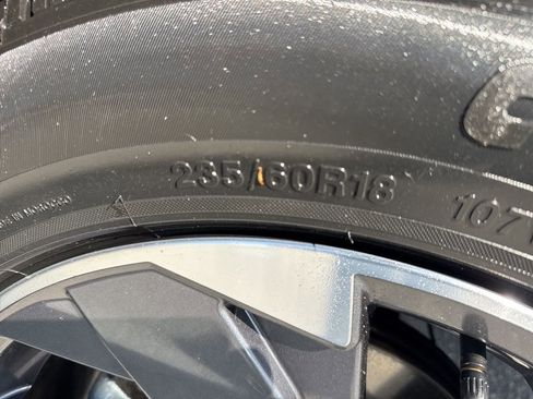 Used 2025 Nissan Rogue SV image 30