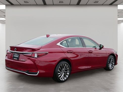 Used 2025 Lexus ES 300h w/ Luxury Package image 5