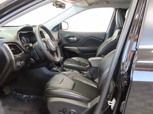Used 2020 Jeep Cherokee Latitude Plus FWD image 16