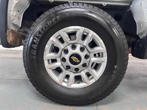 Used 2025 Chevrolet Silverado 2500 LT w/ Convenience Package AWD/4WD image 8