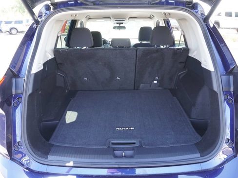 Certified 2025 Nissan Rogue SV FWD image 8