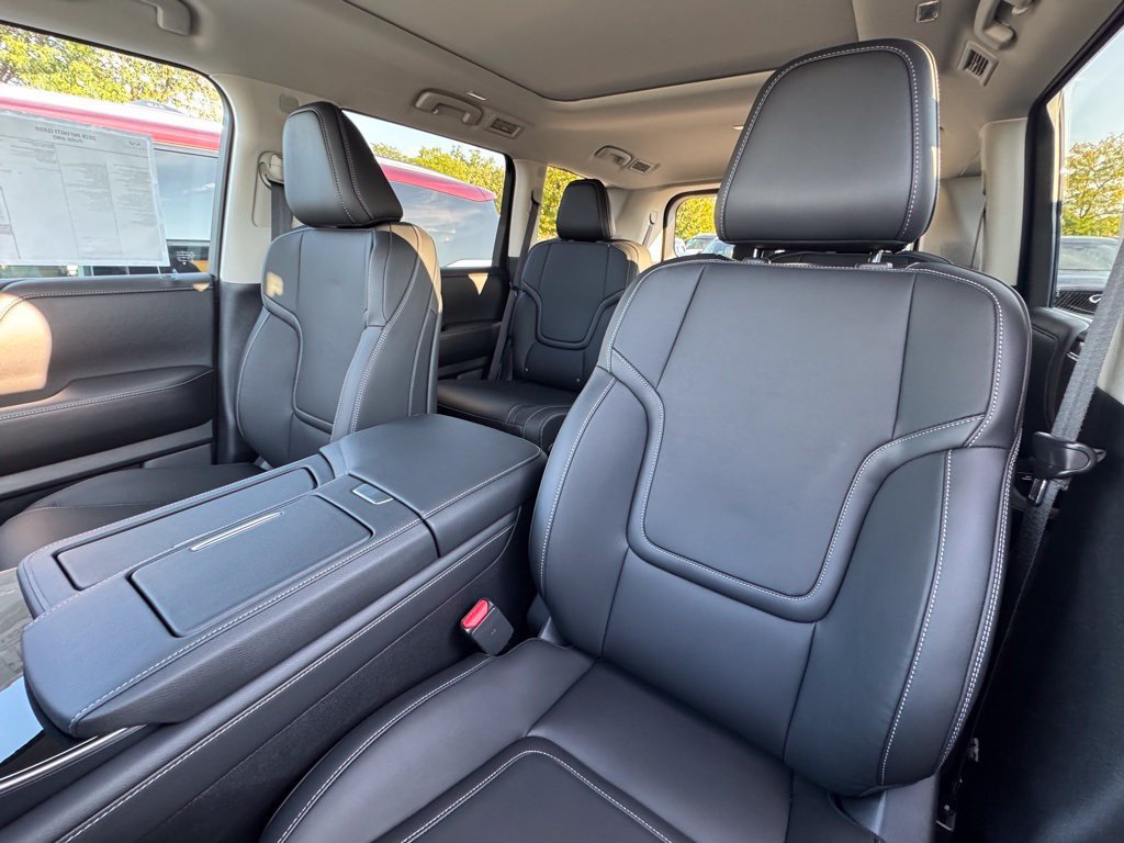 Certified 2026 INFINITI QX80 Pure w/ Cargo Package AWD/4WD image 18