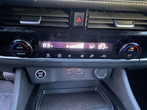 Used 2022 Nissan Rogue SV image 17