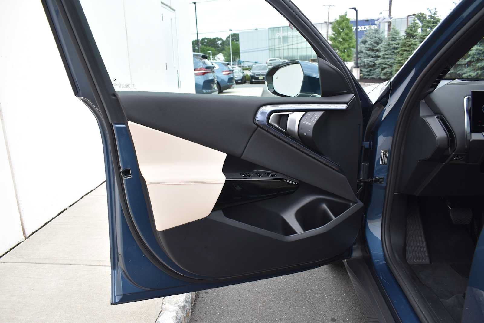 Used 2026 BMW X3 xDrive30i w/ Premium Package AWD/4WD image 8