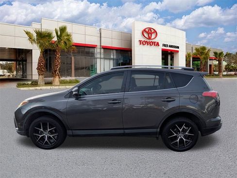 Used 2017 Toyota RAV4 SE image 8