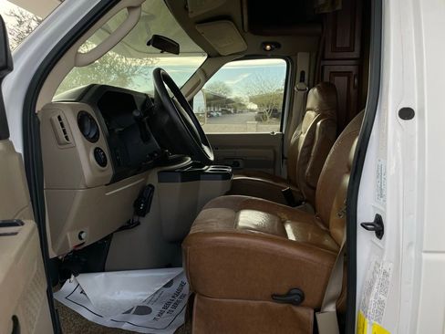 Used 2013 Ford E-450 and Econoline 450 Super Duty w/ Motorhome Prep Pkg image 27