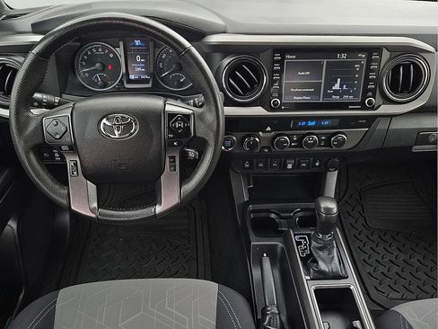 Used 2022 Toyota Tacoma TRD Off-Road w/ Technology Package AWD/4WD image 10