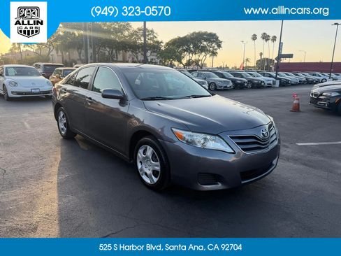Used 2011 Toyota Camry LE FWD image 2