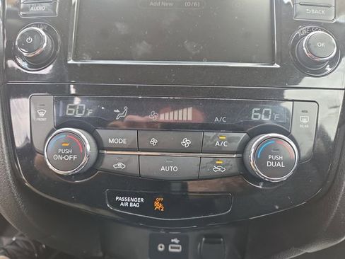 Used 2018 Nissan Rogue SL w/ Premium Package AWD/4WD image 26