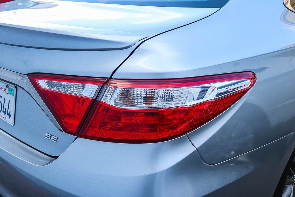 Used 2015 Toyota Camry SE FWD image 7