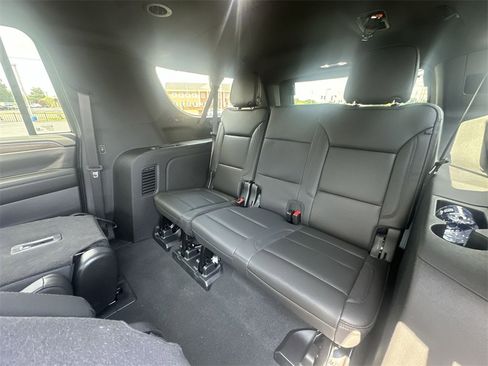 Used 2024 Chevrolet Suburban High Country image 21