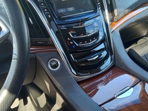Used 2019 Cadillac Escalade Luxury AWD/4WD image 15