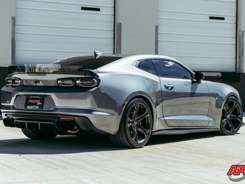 Used 2020 Chevrolet Camaro SS RWD image 59