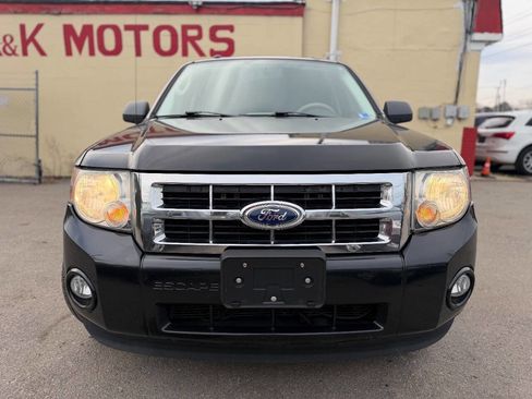Used 2011 Ford Escape XLT image 2