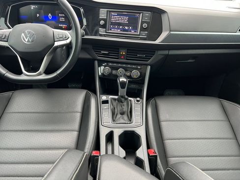 Used 2023 Volkswagen Jetta SE FWD image 3
