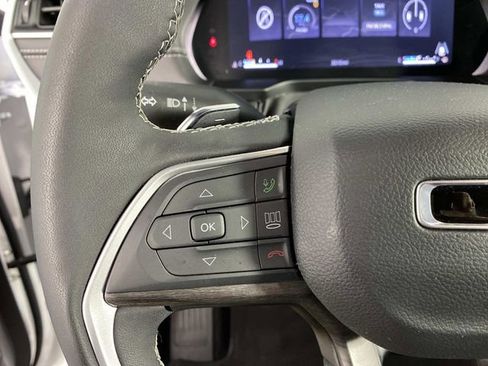 Used 2025 Jeep Grand Cherokee Limited AWD/4WD image 15