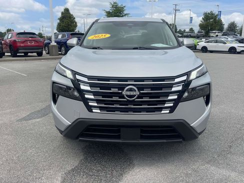 Used 2025 Nissan Rogue SV FWD image 2
