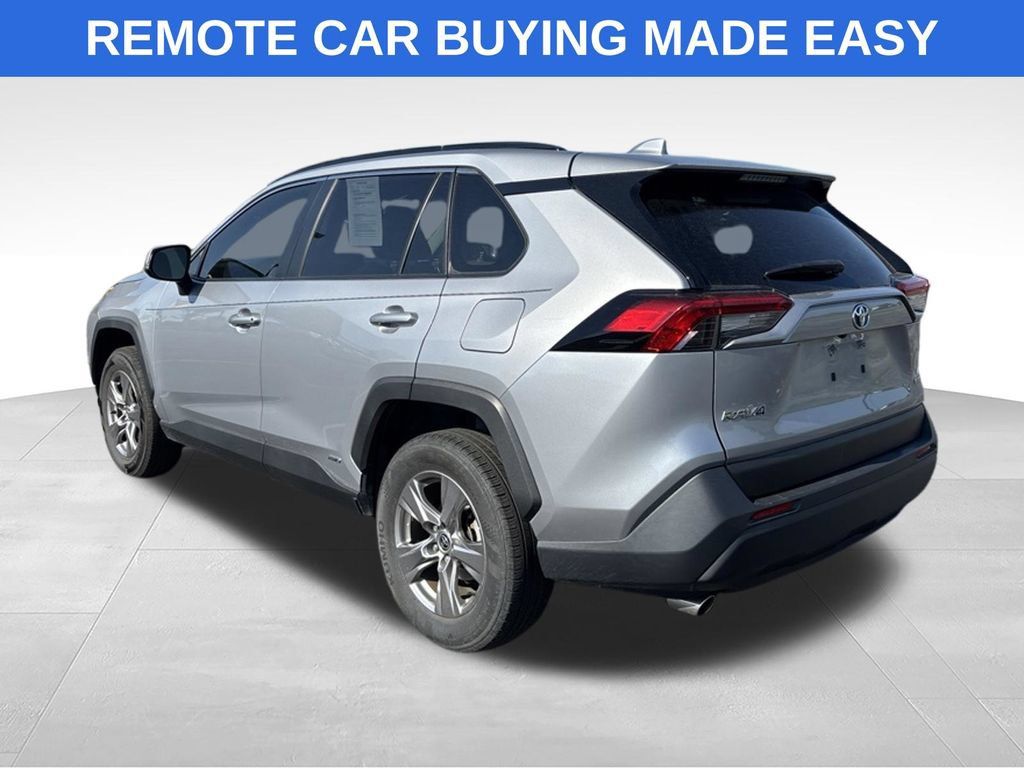 Used 2023 Toyota RAV4 LE AWD/4WD image 7
