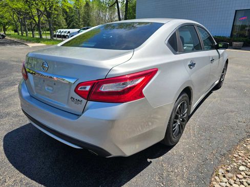 Used 2016 Nissan Altima 2.5 S w/ Power Driver Seat Package FWD image 6