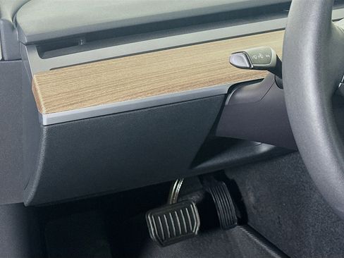 Used 2023 Tesla Model 3 Standard Range image 16