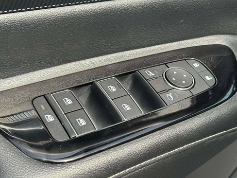Certified 2025 Nissan Murano SV AWD/4WD image 16