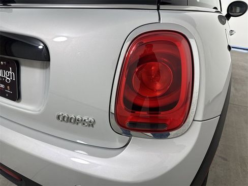 Used 2019 MINI Cooper 2-Door Hardtop image 18