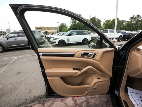 Used 2016 Porsche Cayenne S AWD/4WD image 12
