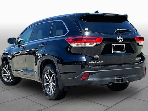Used 2017 Toyota Highlander XLE AWD/4WD image 12