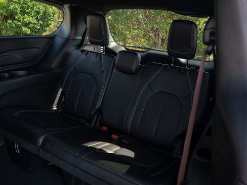 New 2026 Chrysler Voyager LX FWD image 19