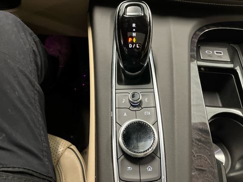 Used 2023 Cadillac Escalade Premium Luxury image 33