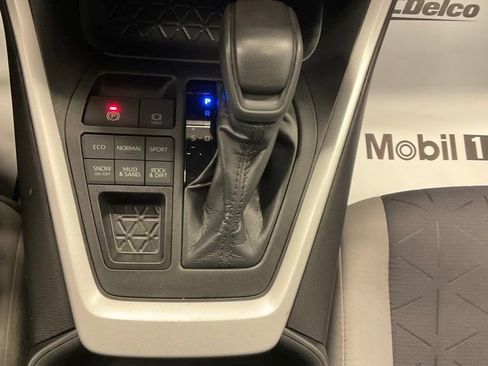 Used 2020 Toyota RAV4 XLE image 23