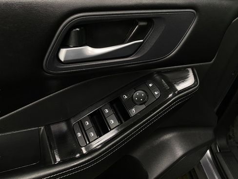 Certified 2025 Nissan Rogue SV image 30