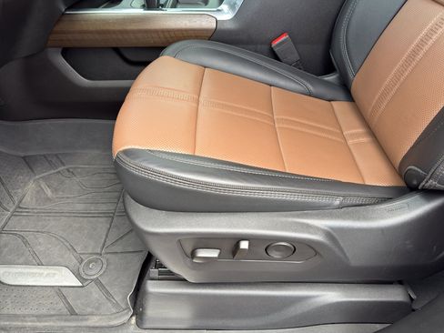 Used 2023 Chevrolet Silverado 1500 High Country w/ High Country Premium Package image 15